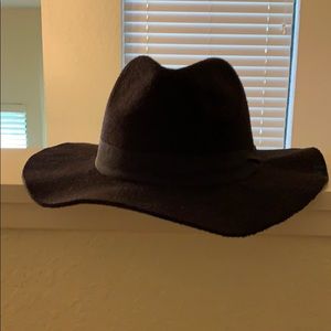 Wide brim hat